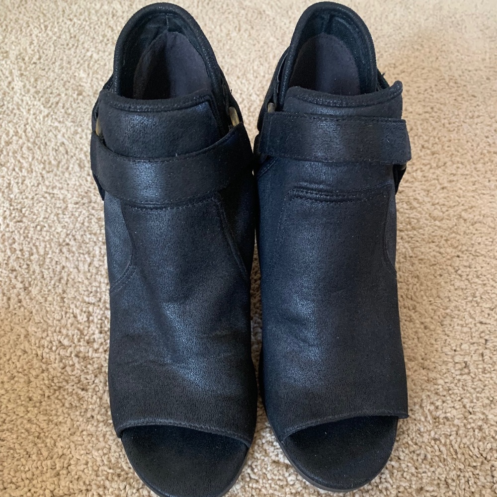 Fergalicious Reese Peep Toe Ankle Boots Sandals Shoe Size US 8M black
